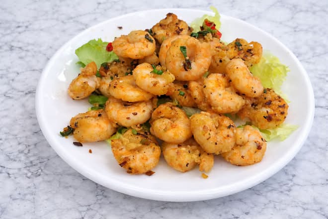 14. Fried Shrimp with Garlic Salt (椒鹽蝦仁) 🌶️